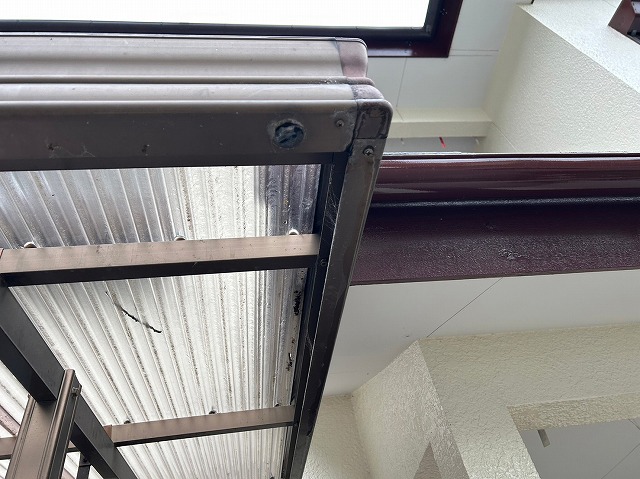 韮崎市　テラス波板破損